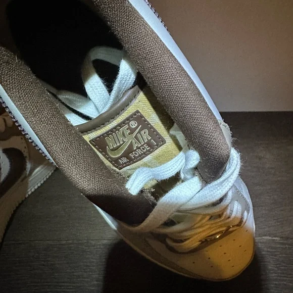 NIKE AIR FORCE 1 CACAO WOW SAIL KHAKI SNEAKERS; SIZE Youth 7 (women 8.5) - Picture 11 of 16